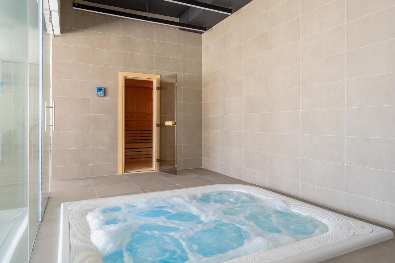Cosy And Centrally Located Apartment In Estepona Buitenkant foto